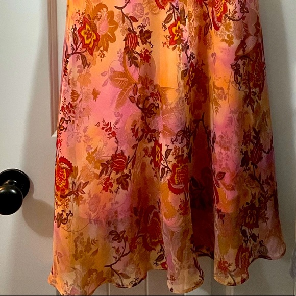 Cute flirty dress! - Picture 2 of 3